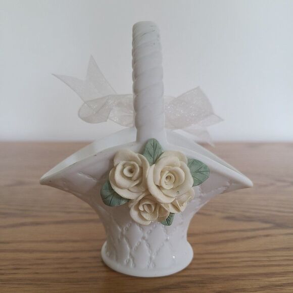 Vintage Capodimonte Style Mini Porcelain Yellow Roses Flower Basket Collectible - Picture 8 of 15